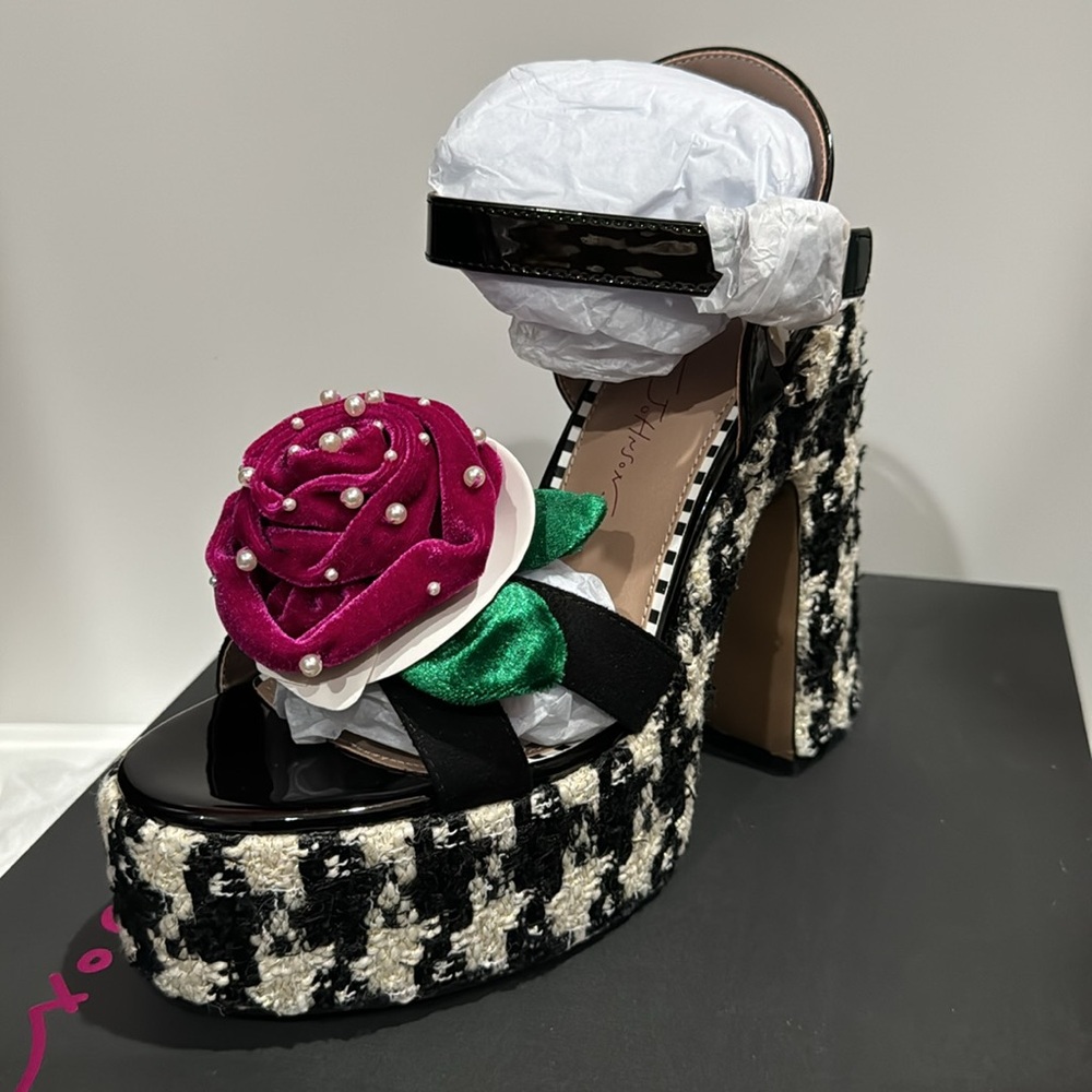 Betsey Johnson Eugene Black White Platform